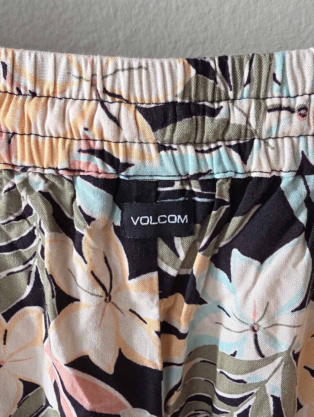 Volcom Hi Tide Wide Leg Crop Beach Pants Viscose Elastic Waist Tropical M NWT - Picture 7 of 13